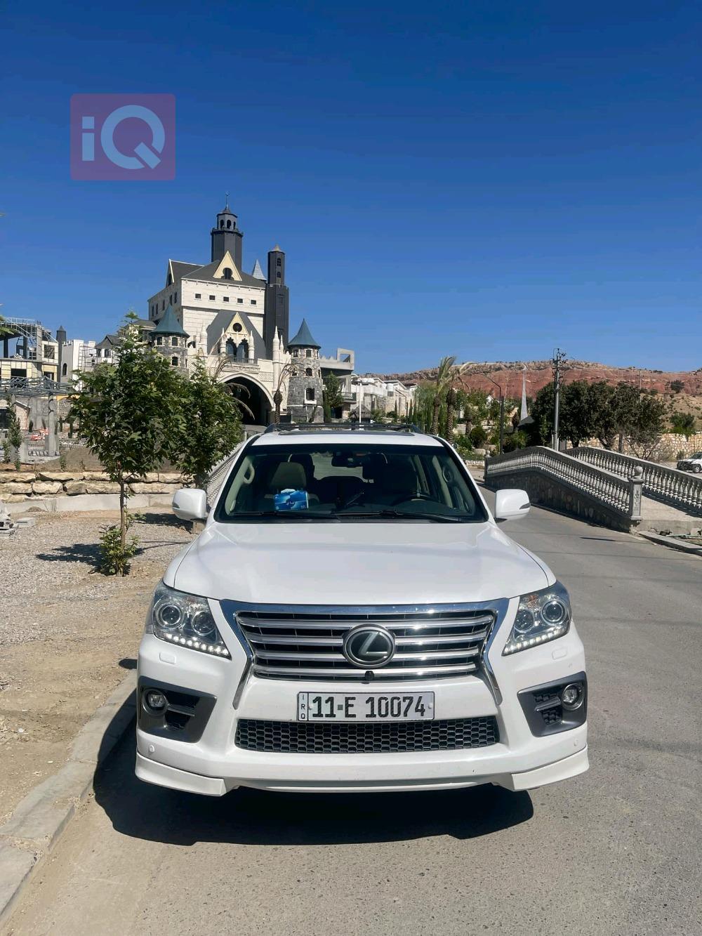 لێکزس LX